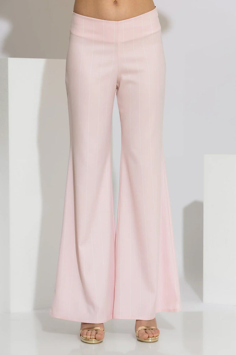 Ροζ ριγέ γυναικείο παντελόνι καμπάνα από κρεπ ύφασμα με μακριά γραμμή