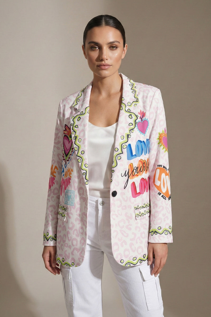 Ροζ γυναικείο σακάκι με πολύχρωμο graphic print και καρδιές.
