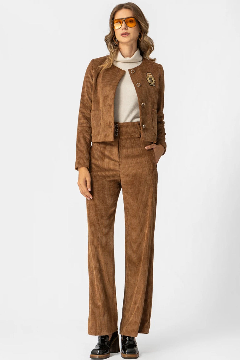 Καφέ σακάκι κοτλέ Amsterdam με κεντημένο σήμα και μπροστινά κουμπιά