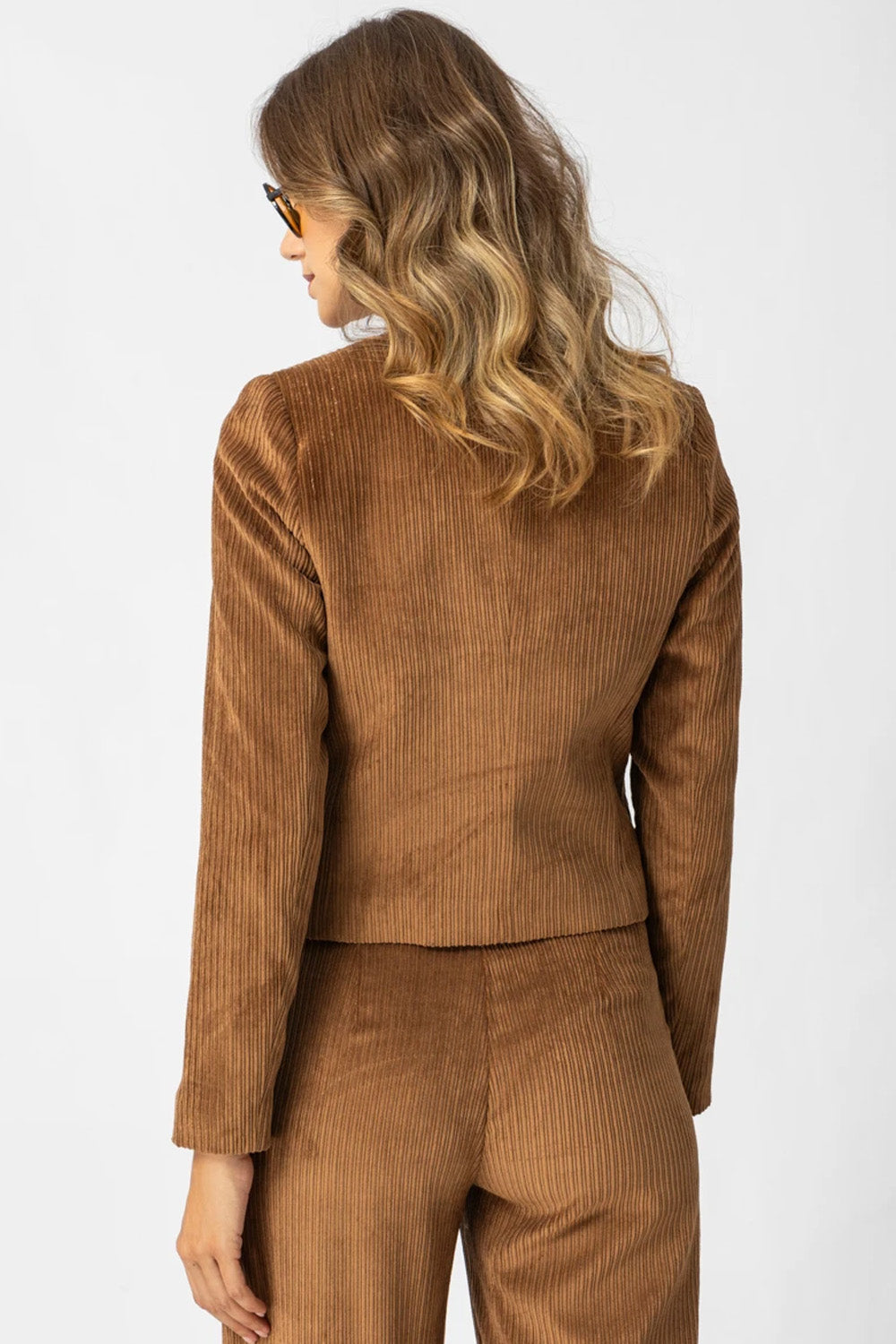 Καφέ σακάκι κοτλέ Amsterdam με κεντημένο σήμα και μπροστινά κουμπιά