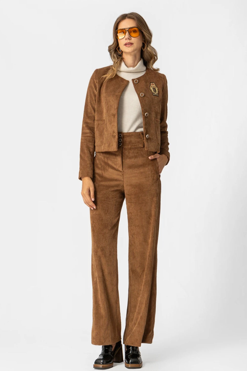 Καφέ σακάκι κοτλέ Amsterdam με κεντημένο σήμα και μπροστινά κουμπιά