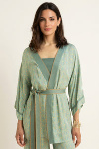 Γυναικείο σατέν κιμονό με γεωμετρικό τύπωμα, πλεκτές λεπτομέρειες και ζώνη στη μέση σε βεραμάν αποχρώσεις