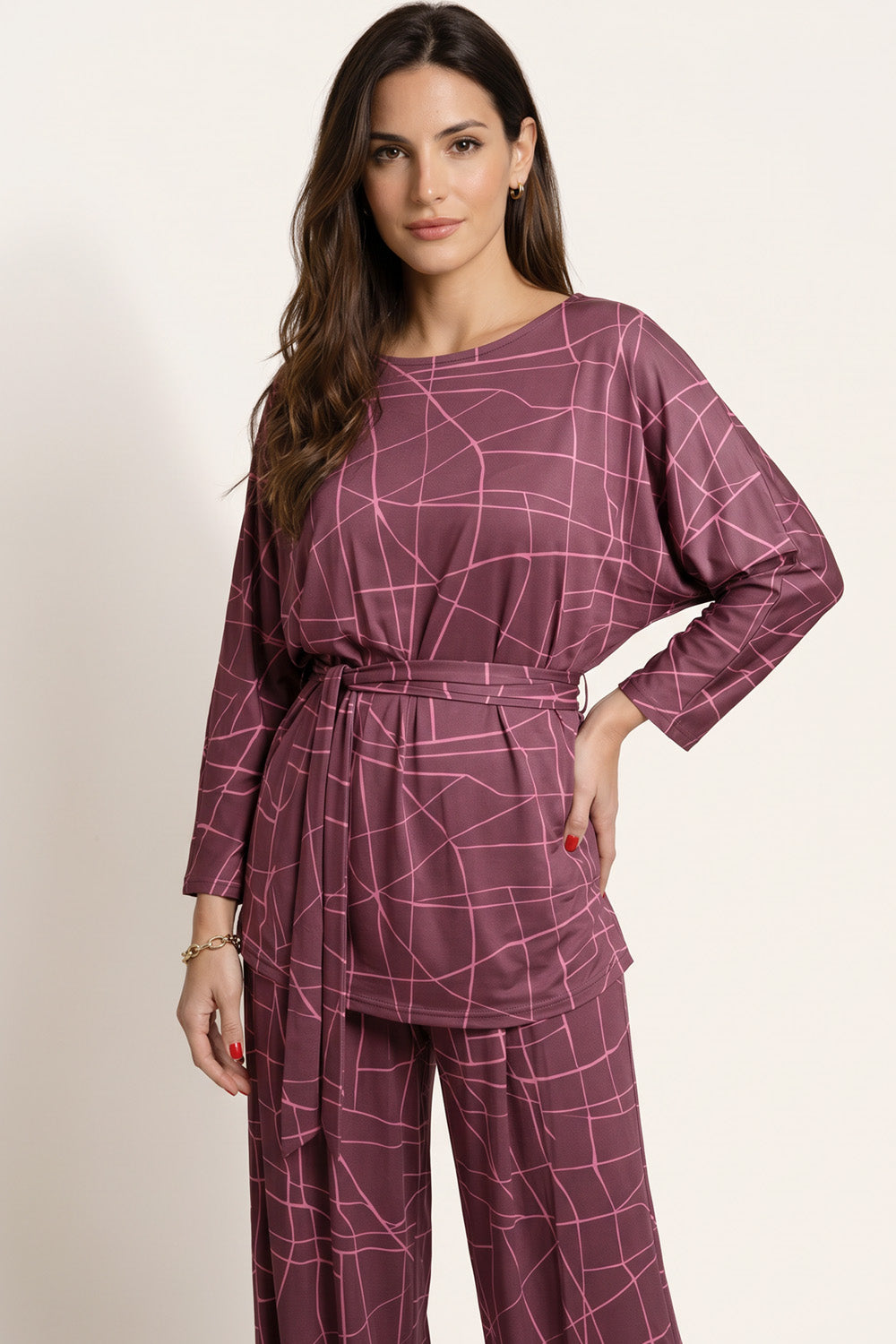 Γυναικείο σετ με abstract print μπλούζα με ζώνη και παντελόνα σε άνετη γραμμή