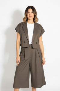 Σετ γυναικείο με cropped σακάκι και culotte παντελόνα σε καφέ ταμπά χρώμα