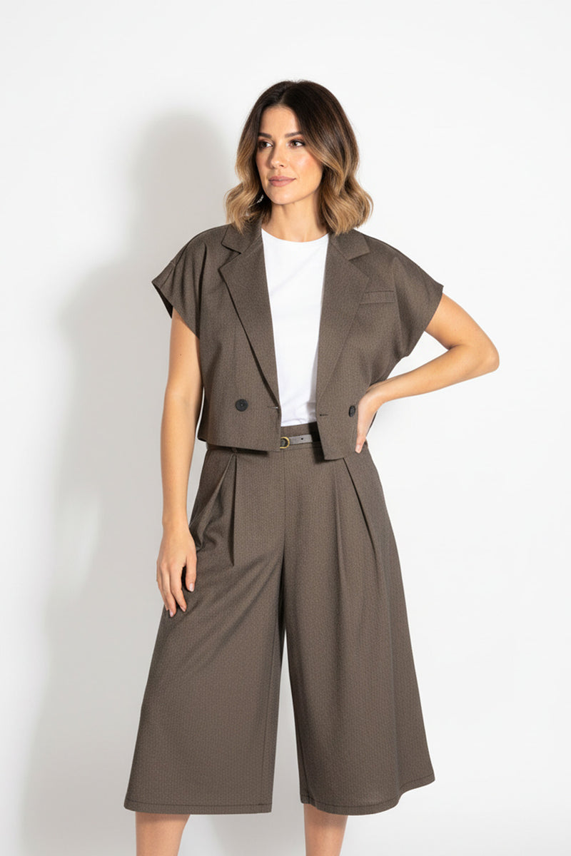 Σετ γυναικείο με cropped σακάκι και culotte παντελόνα σε καφέ ταμπά χρώμα