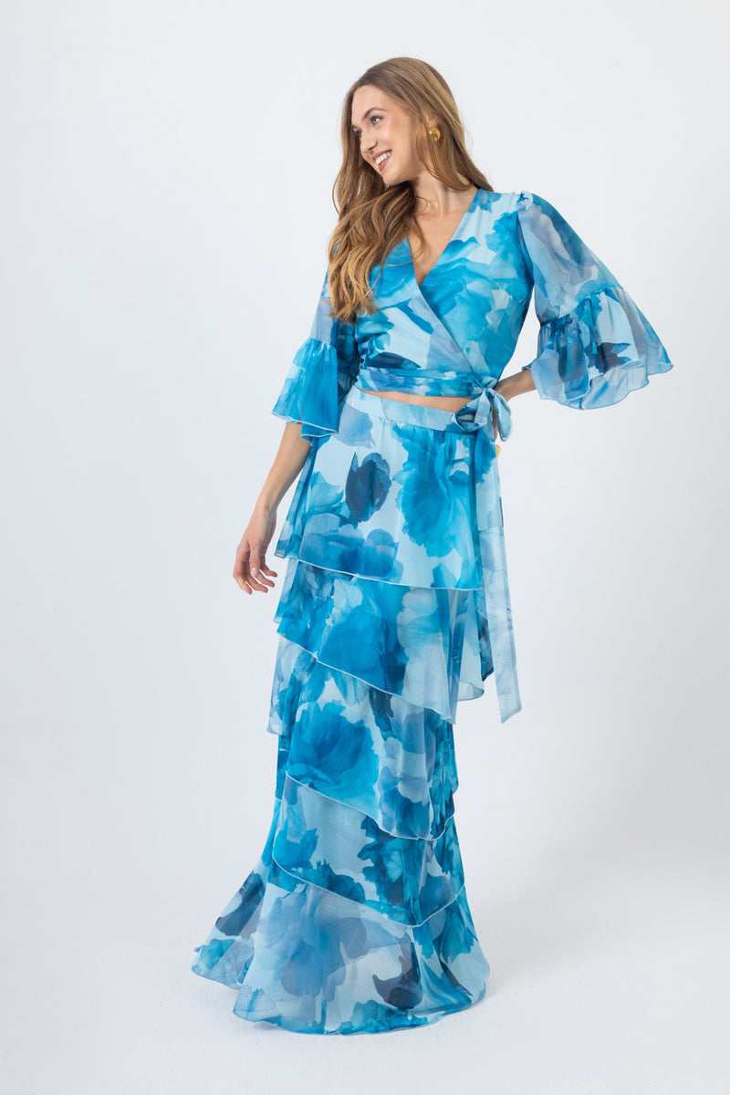 Σετ γυναικείο με κρουαζέ τοπ και maxi φούστα με βολάν σε γαλάζιο floral print