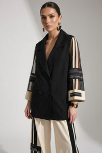 Γυναικείο σετ με μαύρο διπλόκουμπο σακάκι με διαφανή μανίκια και μπεζ παντελόνα με μαύρες ρίγες στο πλάι