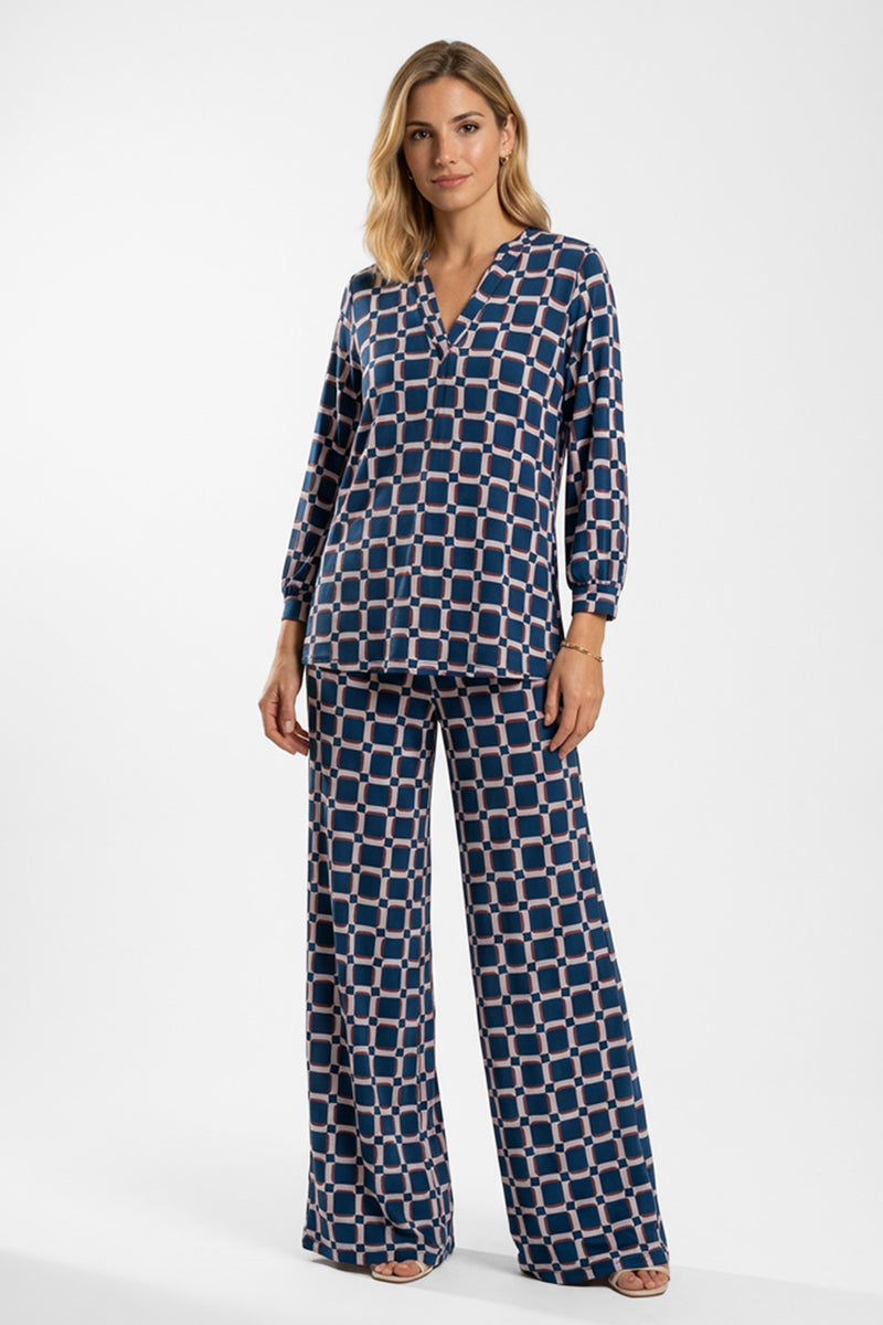 Σετ μπλε παντελόνα και μπλούζα με geometric σχέδιο