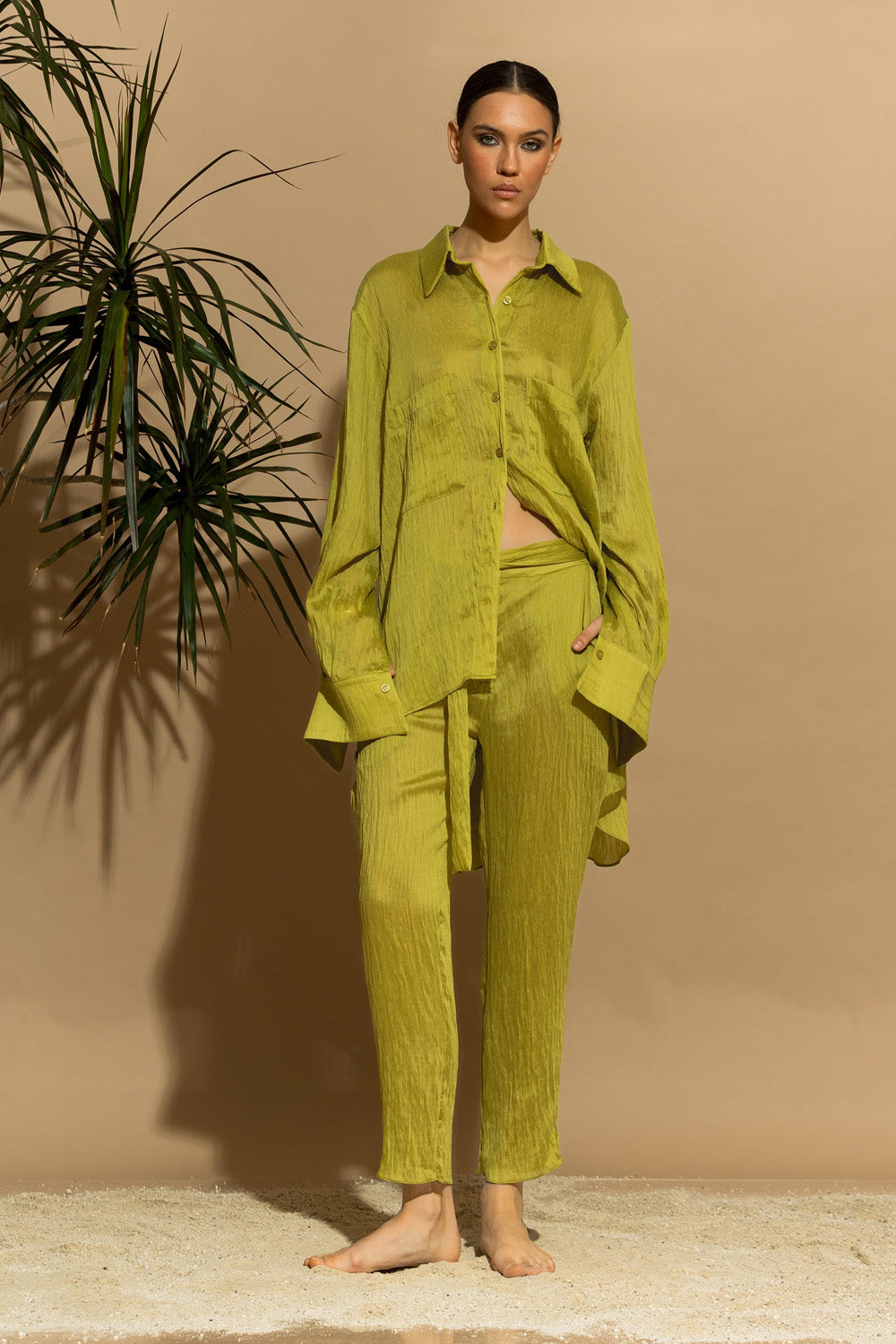 Σετ Tencel με oversized πουκάμισο και tapered παντελόνι μπροστά