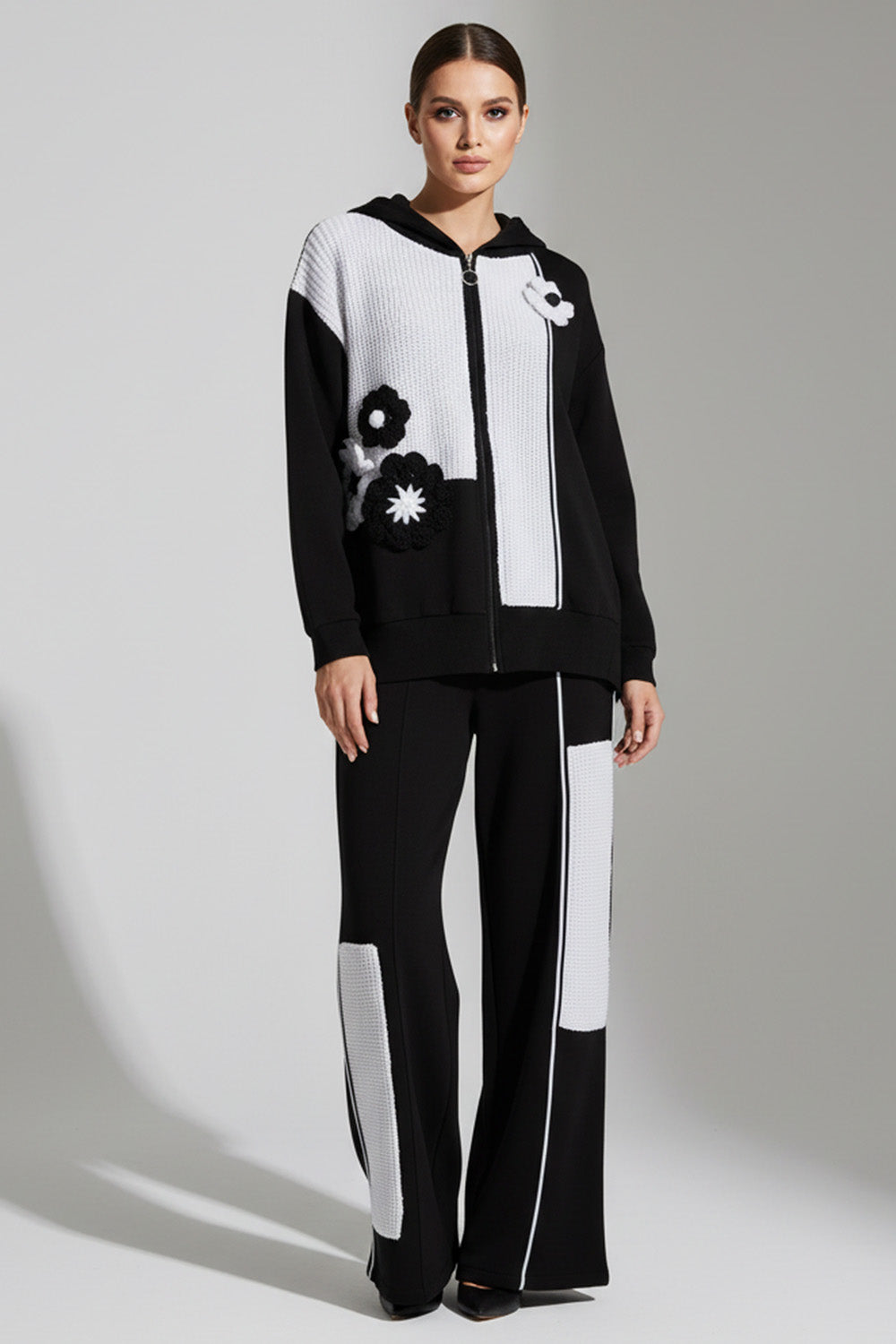 Σετ πλεκτή ζακέτα & παντελόνα ασπρόμαυρο με λουλούδια