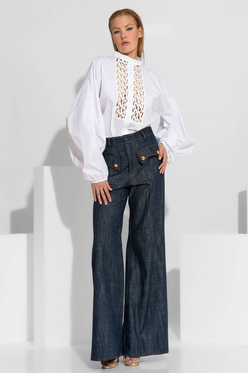 Σκούρα μπλε denim παντελόνα καμπάνα με χρυσά κουμπιά και ψηλόμεση γραμμή