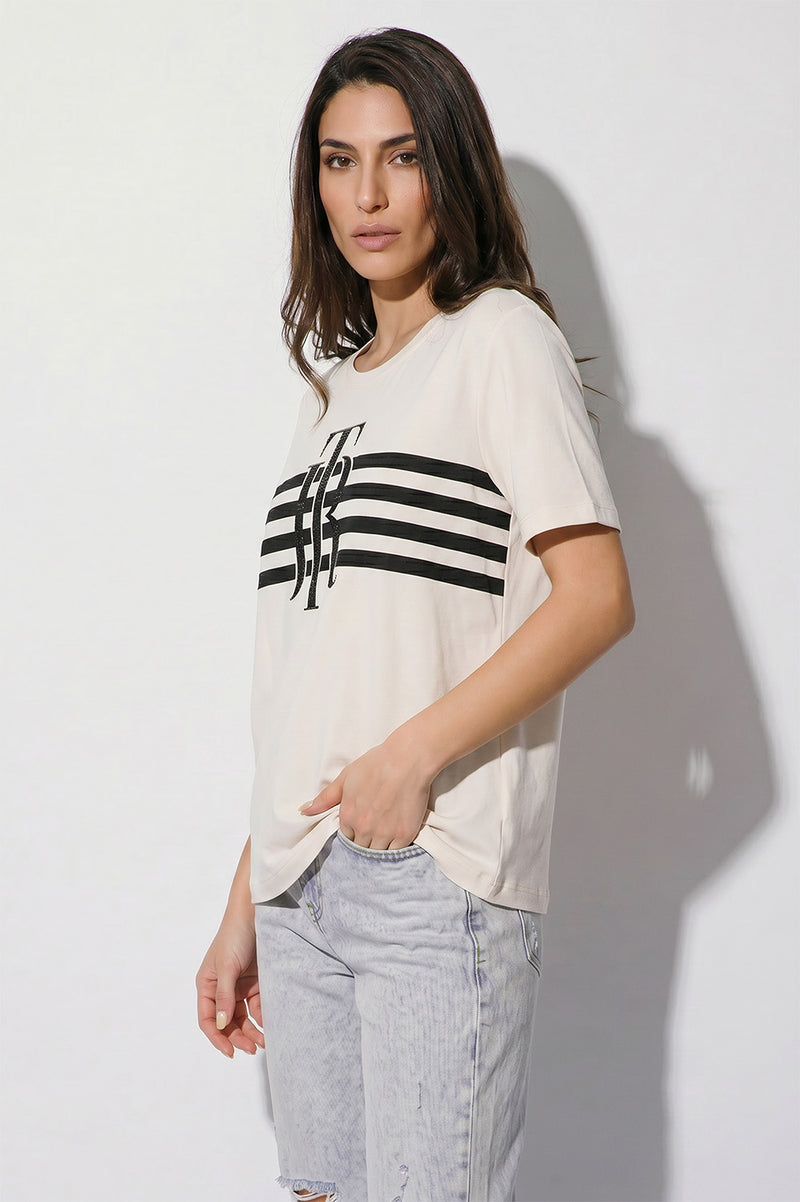 Γυναικείο ivory T-shirt με ριγέ μαύρο print και διακοσμητικά στρας στο μπροστινό μέρος.