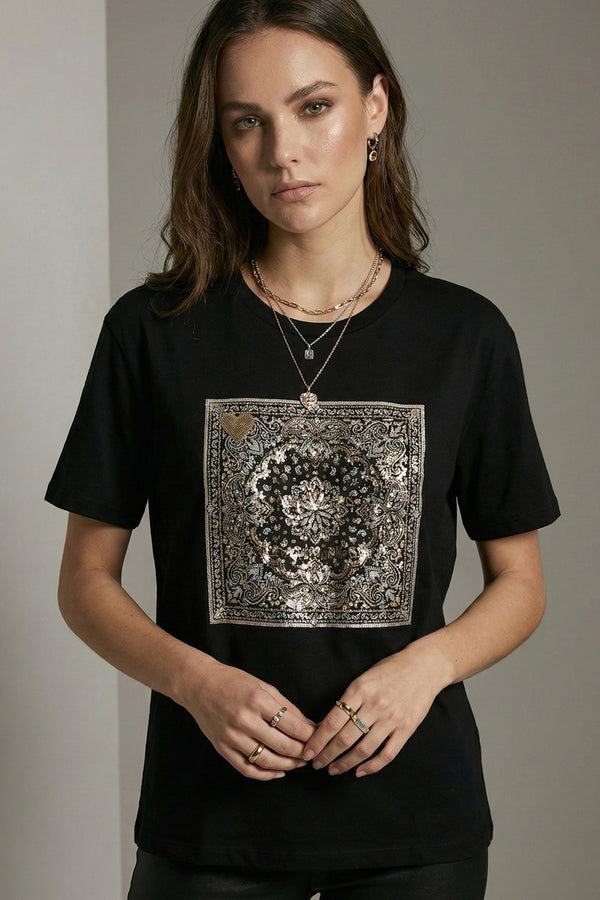 Γυναικείο μαύρο T-shirt με χρυσό baroque διακοσμητικό μοτίβο και strass μπροστά