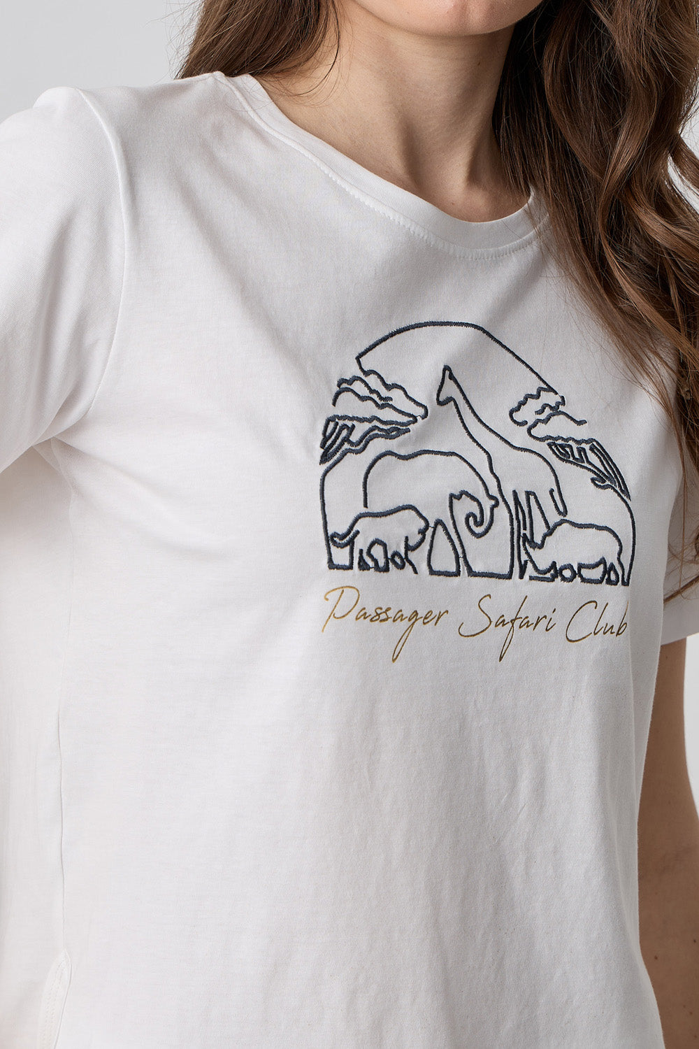 Λευκό γυναικείο T-shirt με safari τύπωμα και στρογγυλή λαιμόκοψη