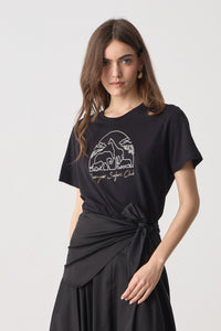 Μαύρο γυναικείο T-shirt με safari τύπωμα σε λευκό και στρογγυλή λαιμόκοψη