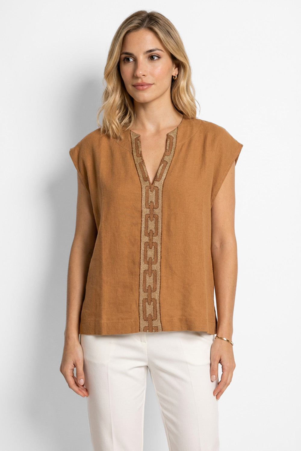 Μπλούζα σε Ταμπά Απόχρωση με Διακοσμητική Τρέσα, ευκολοφόρετη και κομψή, κατάλληλη για όλες τις περιστάσεις.