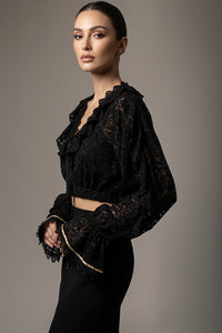 Μαύρο δαντελένιο τοπ iRous με βολάν, χρυσή λεπτομέρεια στα μανίκια και χρυσό κέντημα στην πλάτη.