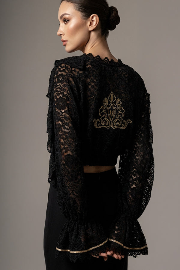 Μαύρο δαντελένιο τοπ iRous με βολάν, χρυσή λεπτομέρεια στα μανίκια και χρυσό κέντημα στην πλάτη.