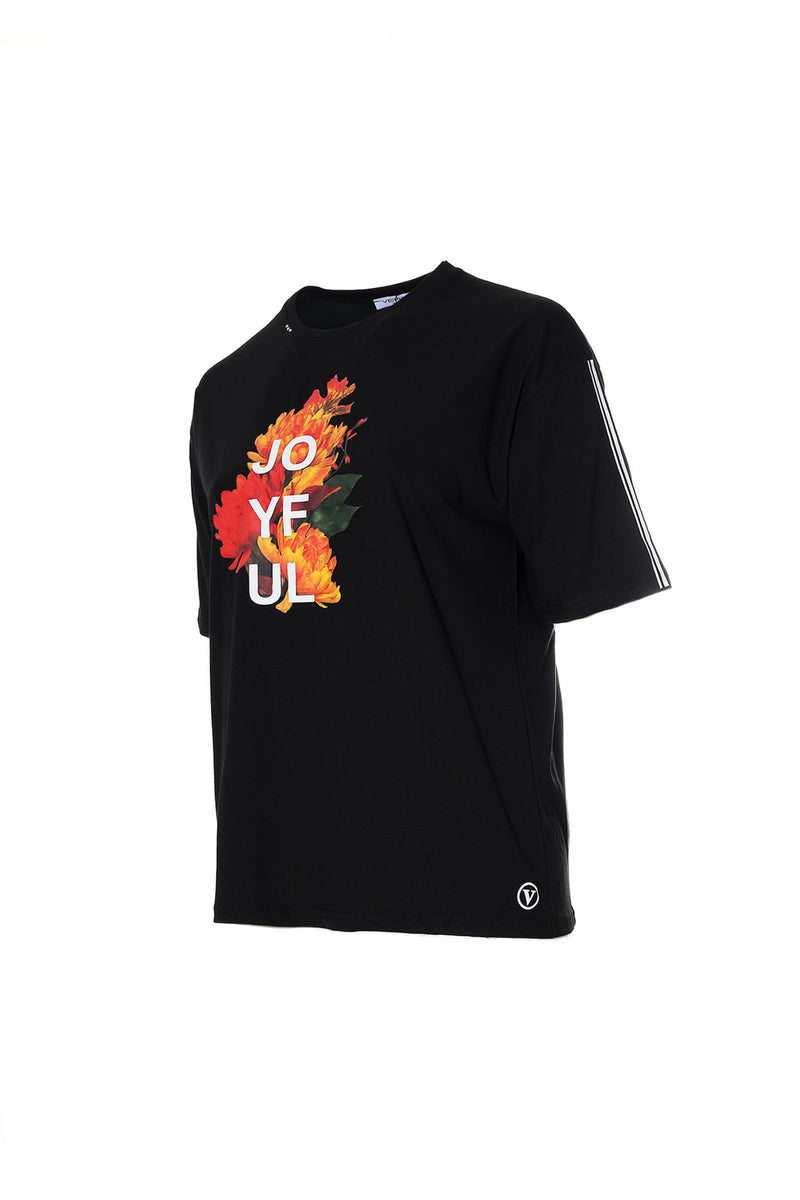 Μαύρο t-shirt με στάμπα “Joyful” και λουλούδια από Ellisargi Boutique