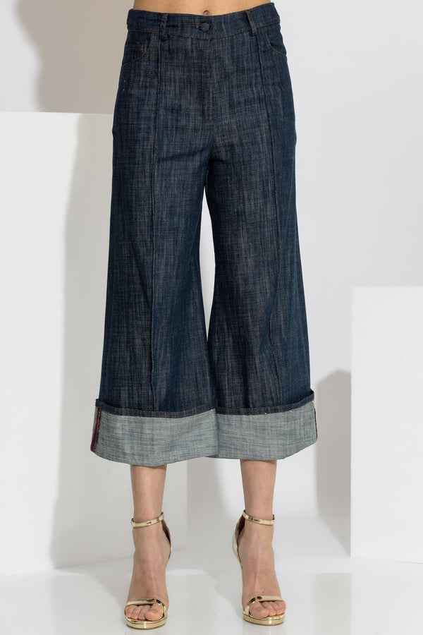 Τζιν cropped παντελόνι πεντάτσεπο με φαρδιά γραμμή και ρεβέρ στο τελείωμα σε σκούρο μπλε χρώμα