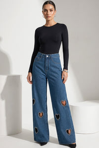 Μπλε γυναικείο τζιν παντελόνι με cut-out καρδιές και διακοσμητικά strass