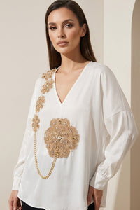 Εκρού βελούδινη μπλούζα με χρυσό κέντημα
