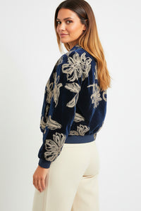 Γυναικείο μπλε βελούδινο jacket με χρυσά κεντητά μοτίβα σε άνετη γραμμή