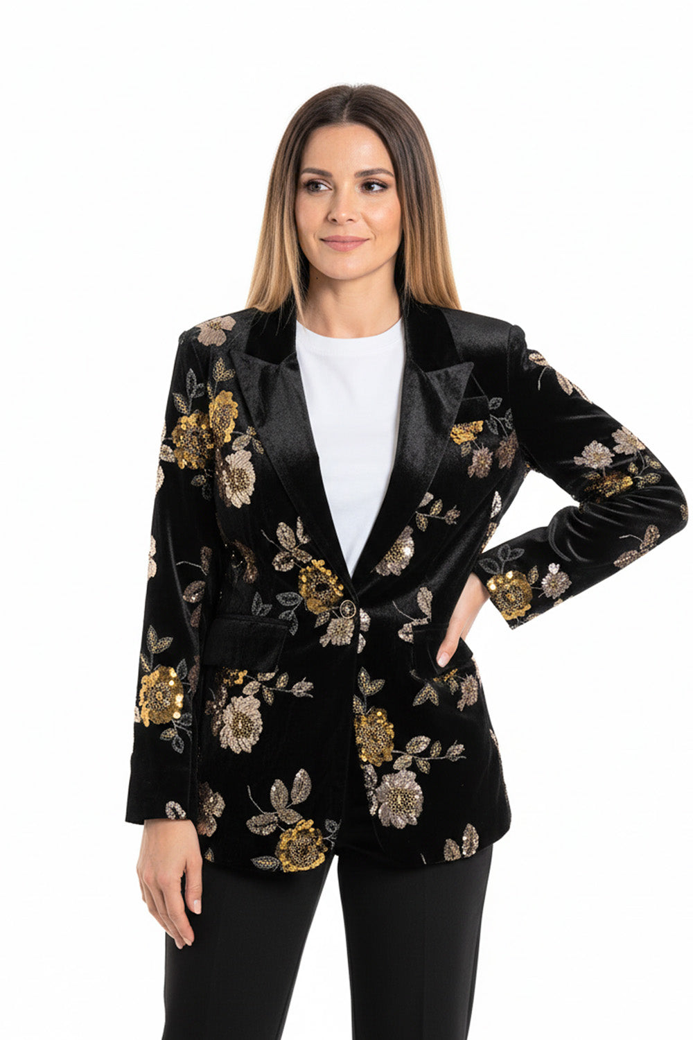 Βελούδινο σακάκι με χρυσές λεπτομέρειες