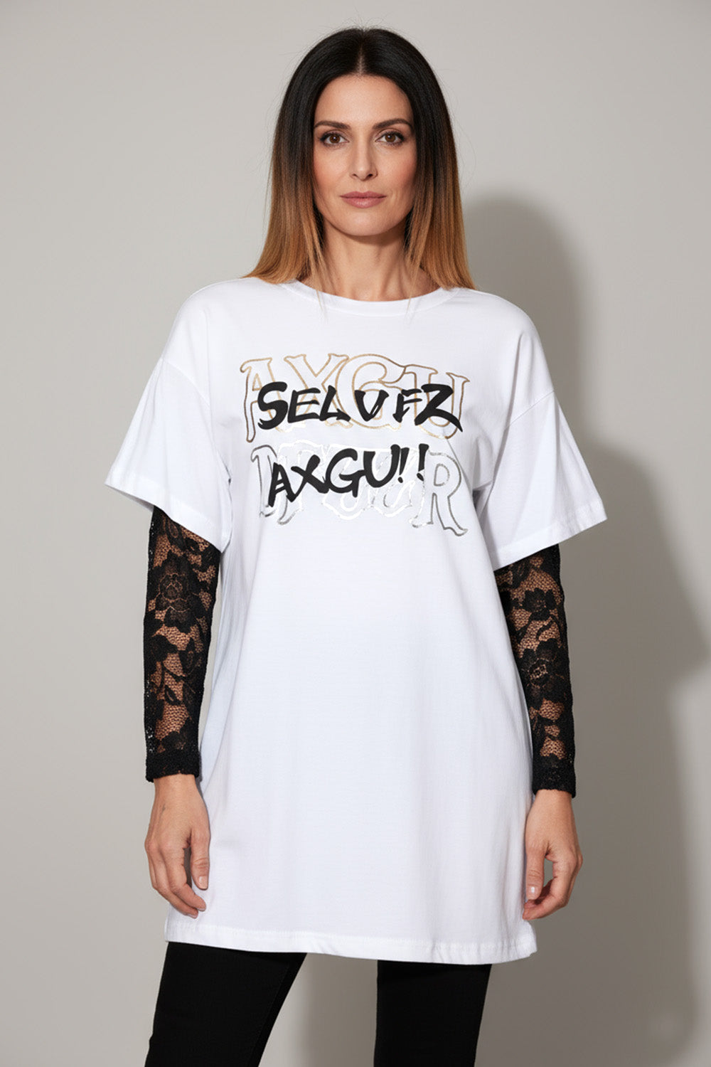 Λευκή μπλούζα με δαντελένα μανίκια και τύπωμα από την Ellisargi Boutique