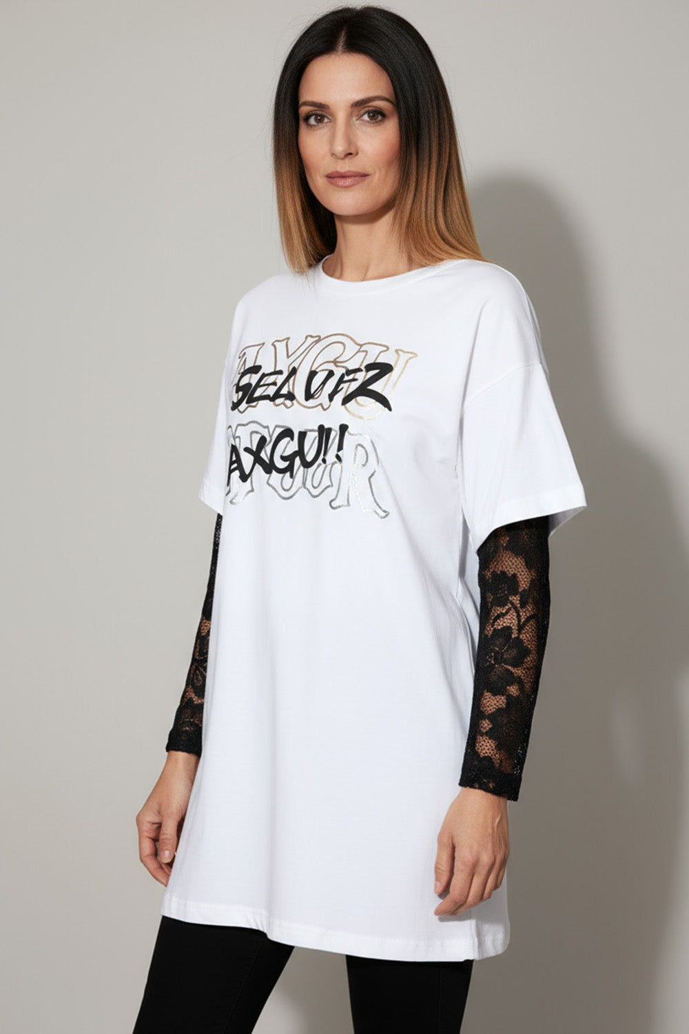 Λευκή μπλούζα με δαντελένα μανίκια και τύπωμα από την Ellisargi Boutique