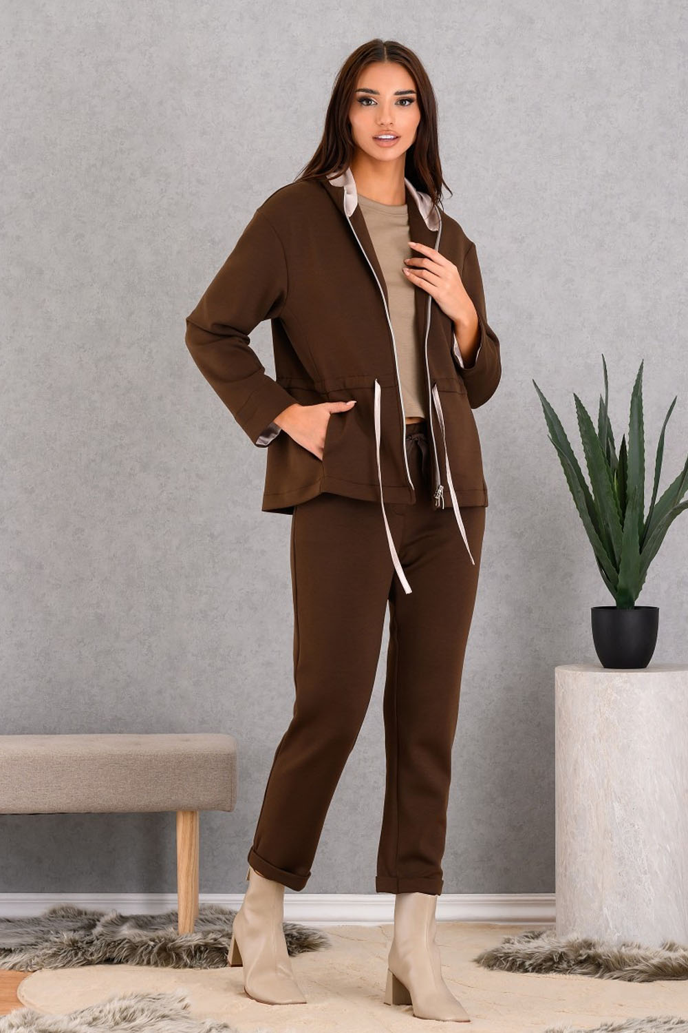 Ζακέτα DERPOULI καφέ με κουκούλα, κορδόνι στη μέση και τσέπες από την Ellisargi Boutique