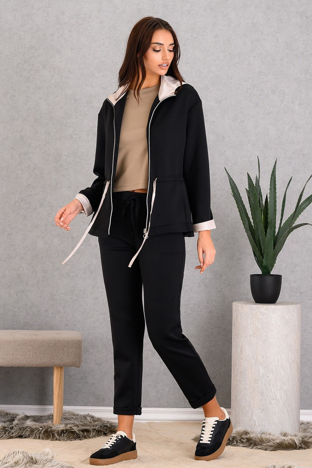 Ζακέτα DERPOULI με κουκούλα, τσέπες και κορδόνι στη μέση – Μαύρη