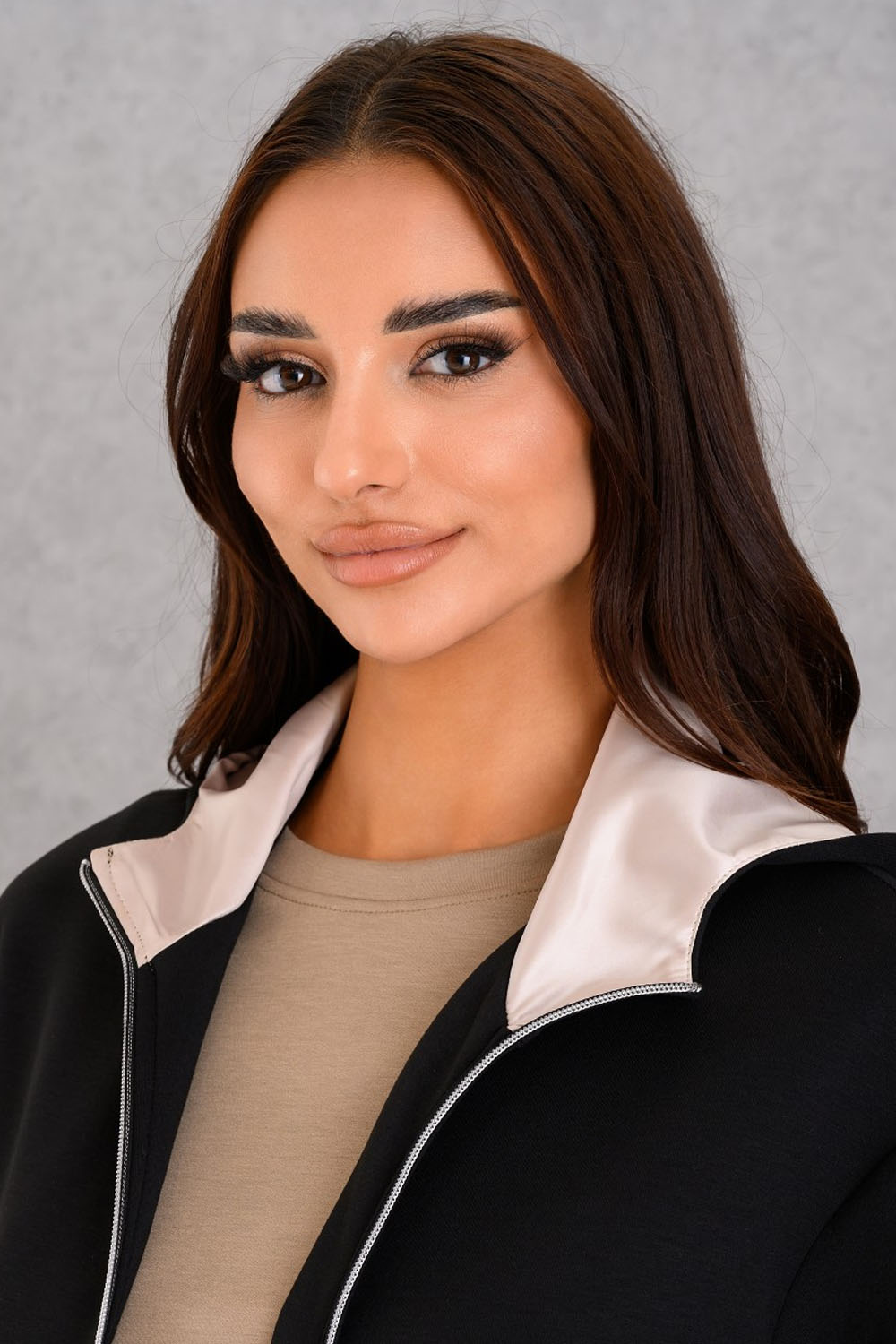 Ζακέτα DERPOULI με κουκούλα, τσέπες και κορδόνι στη μέση – Μαύρη