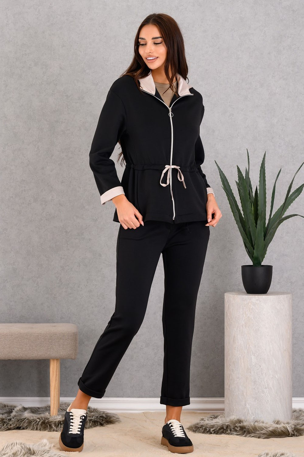 Ζακέτα DERPOULI με κουκούλα, τσέπες και κορδόνι στη μέση – Μαύρη